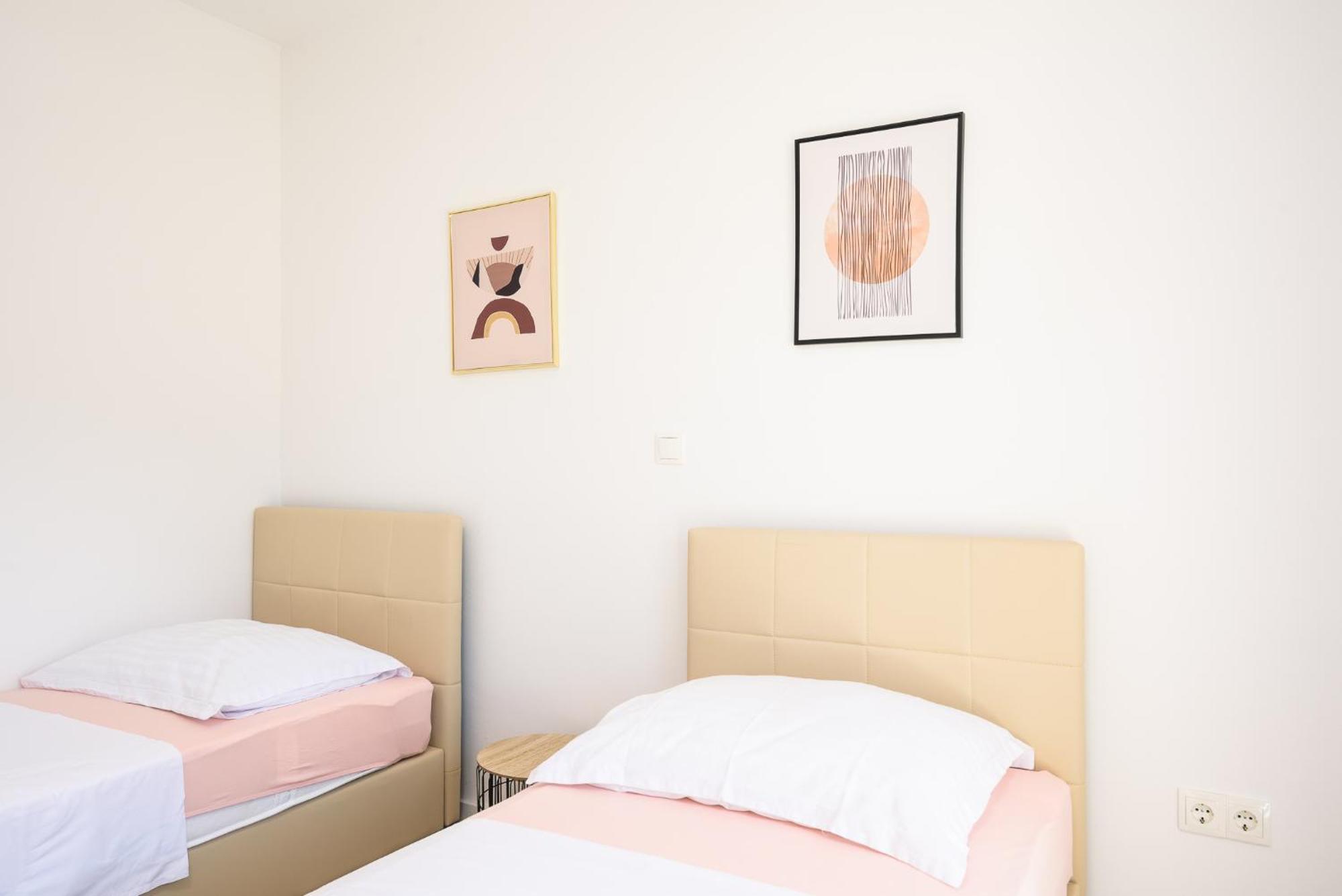 Apartman Franka โตรกีร์ ภายนอก รูปภาพ