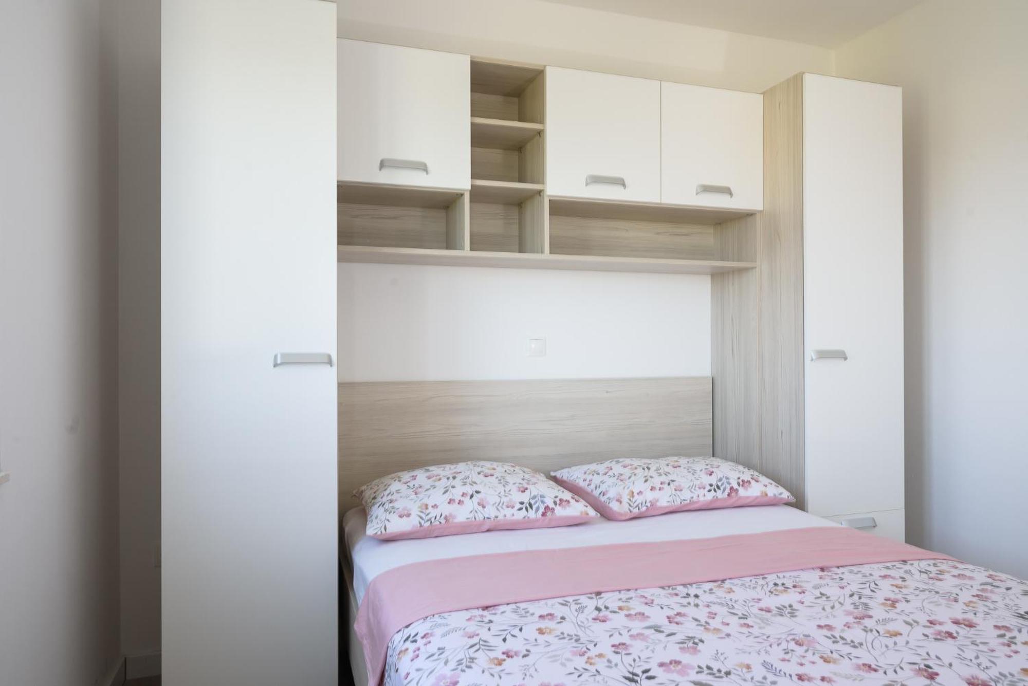 Apartman Franka โตรกีร์ ภายนอก รูปภาพ